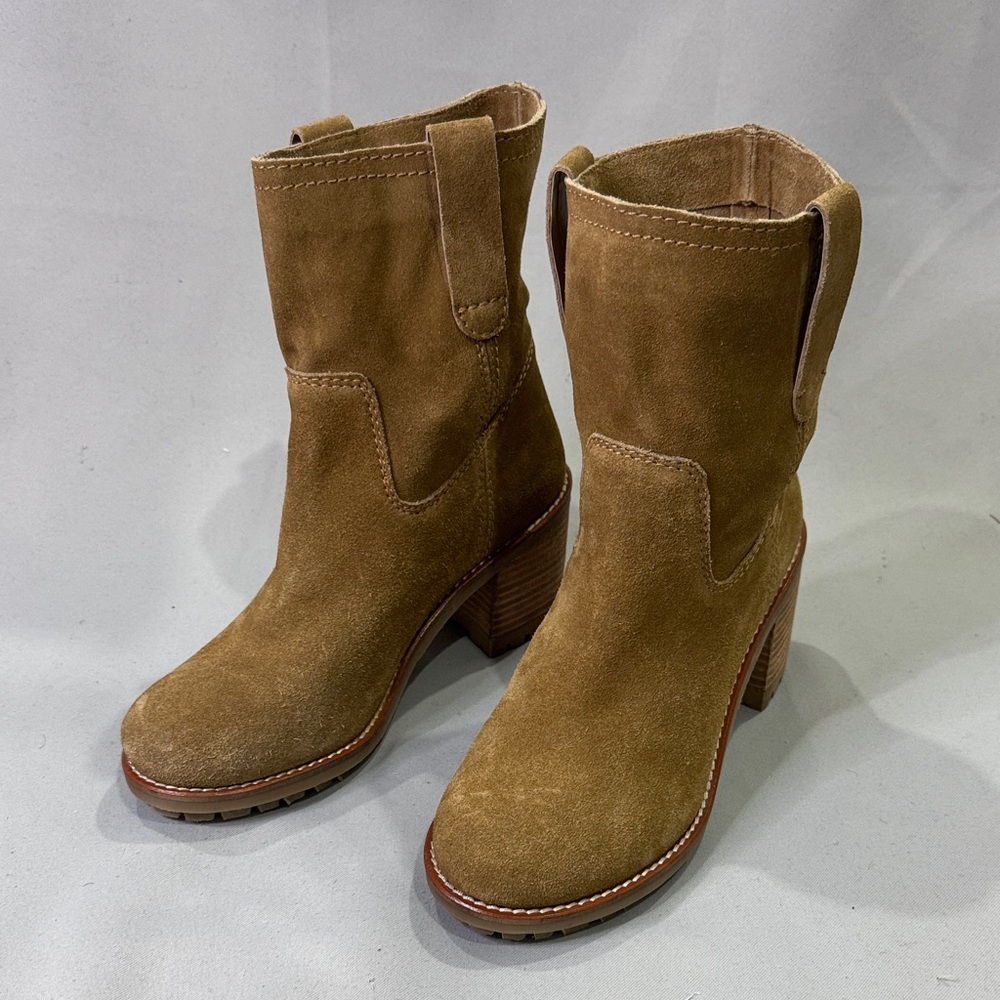 NWT Diba True “KHLOEE MAE” Suede Pull-On Boots – Size 8.5 | 3” Heel